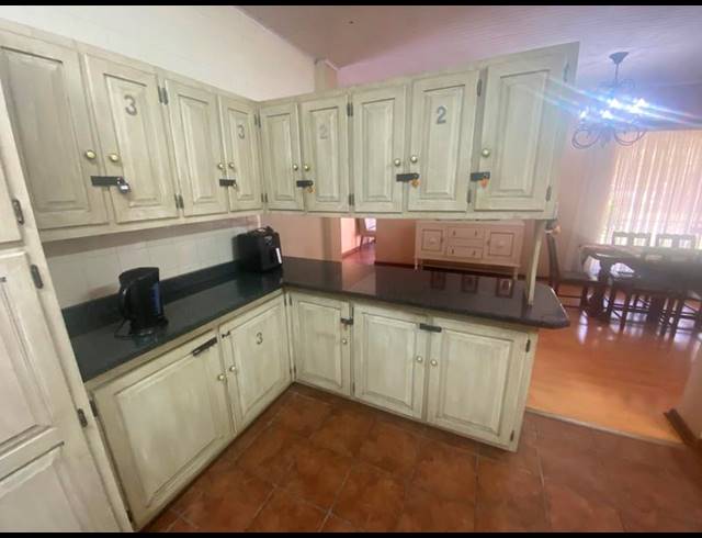 5 BEDROOM HOUSE FOR SALE IN MIDDELBURG SOUTH